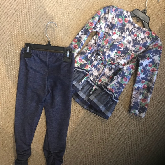 Isobella & Chloe 2 Piece Outfit - Picture 2 of 3